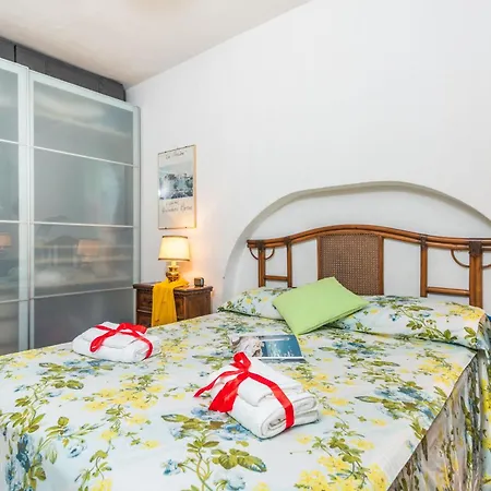 Apartament Number One With Shared Pool - Happy *